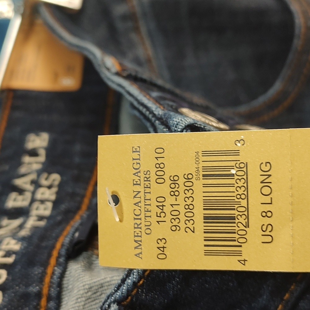 New With Tags American Eagle Women's Women Jeans Size 8 long , stretch and low r